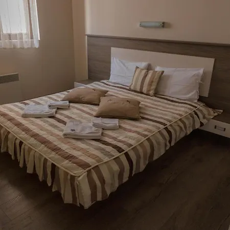Apartment G6 *