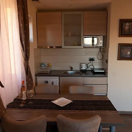 Apartment G6 *