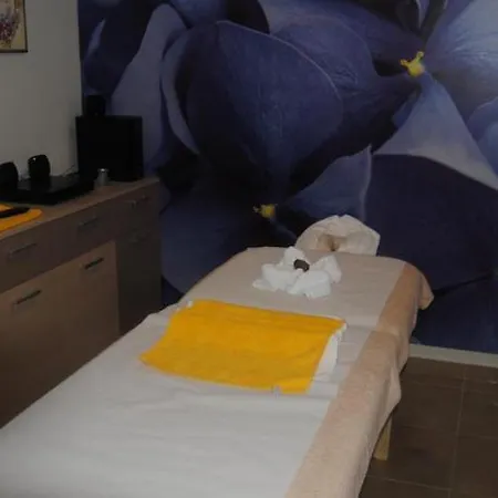Apartment G6 *