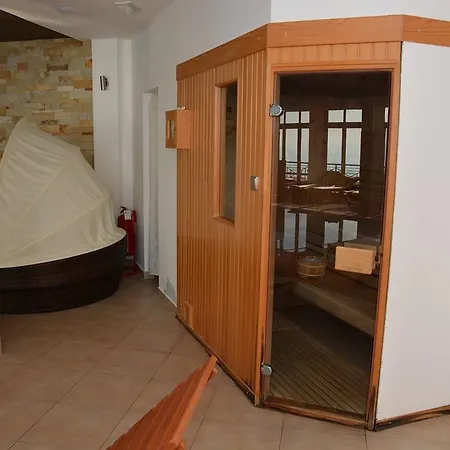 Apartment G6 *